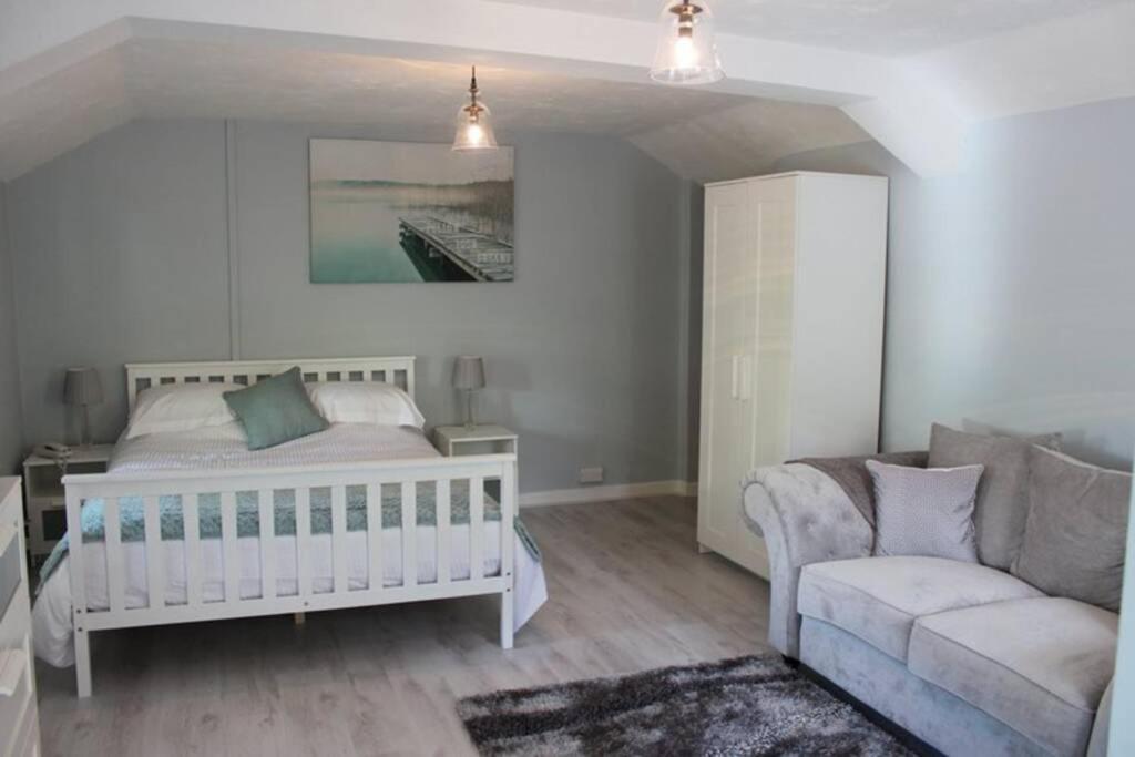 The Little Acorn Apartment ลิดนีย์ ภายนอก รูปภาพ