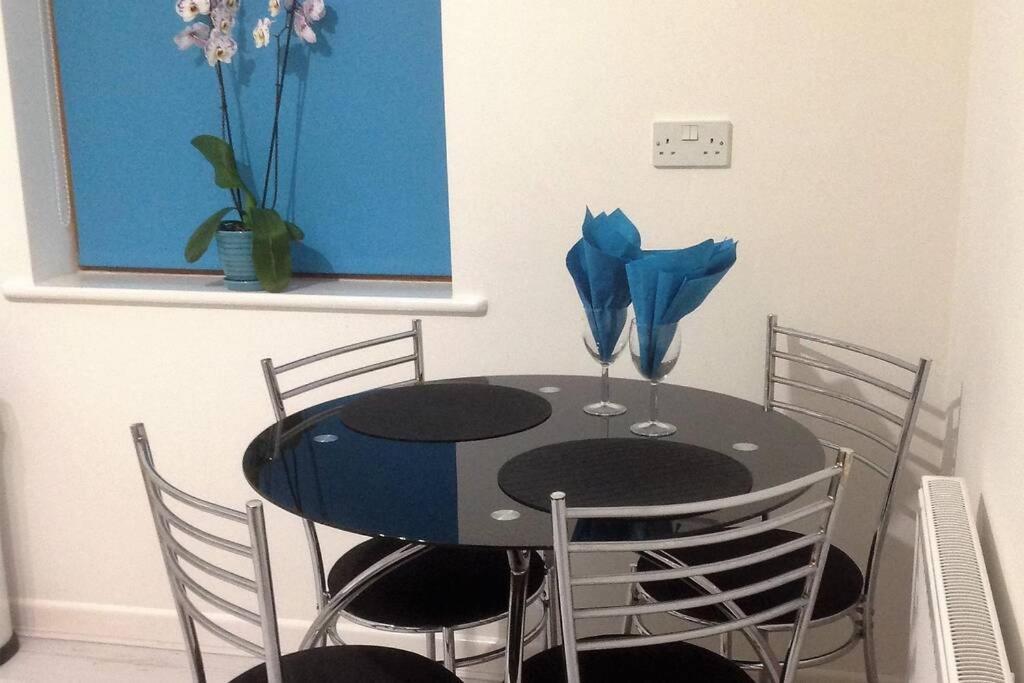 The Little Acorn Apartment ลิดนีย์ ภายนอก รูปภาพ